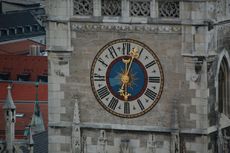 Neue Rathaus Turmuhr.JPG